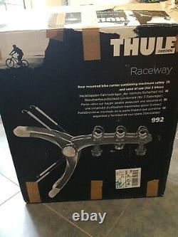 THULE 992 RACEWAY 3 CYCLE BIKE RACK REAR MOUNTED missibg straps and clips